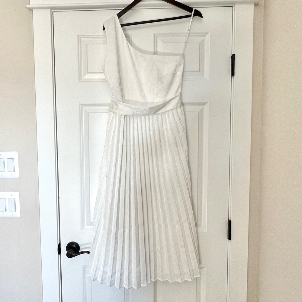 Lulu’s Festive Flirtation White Satin Jacquard One-Shoulder Midi Dress, Large